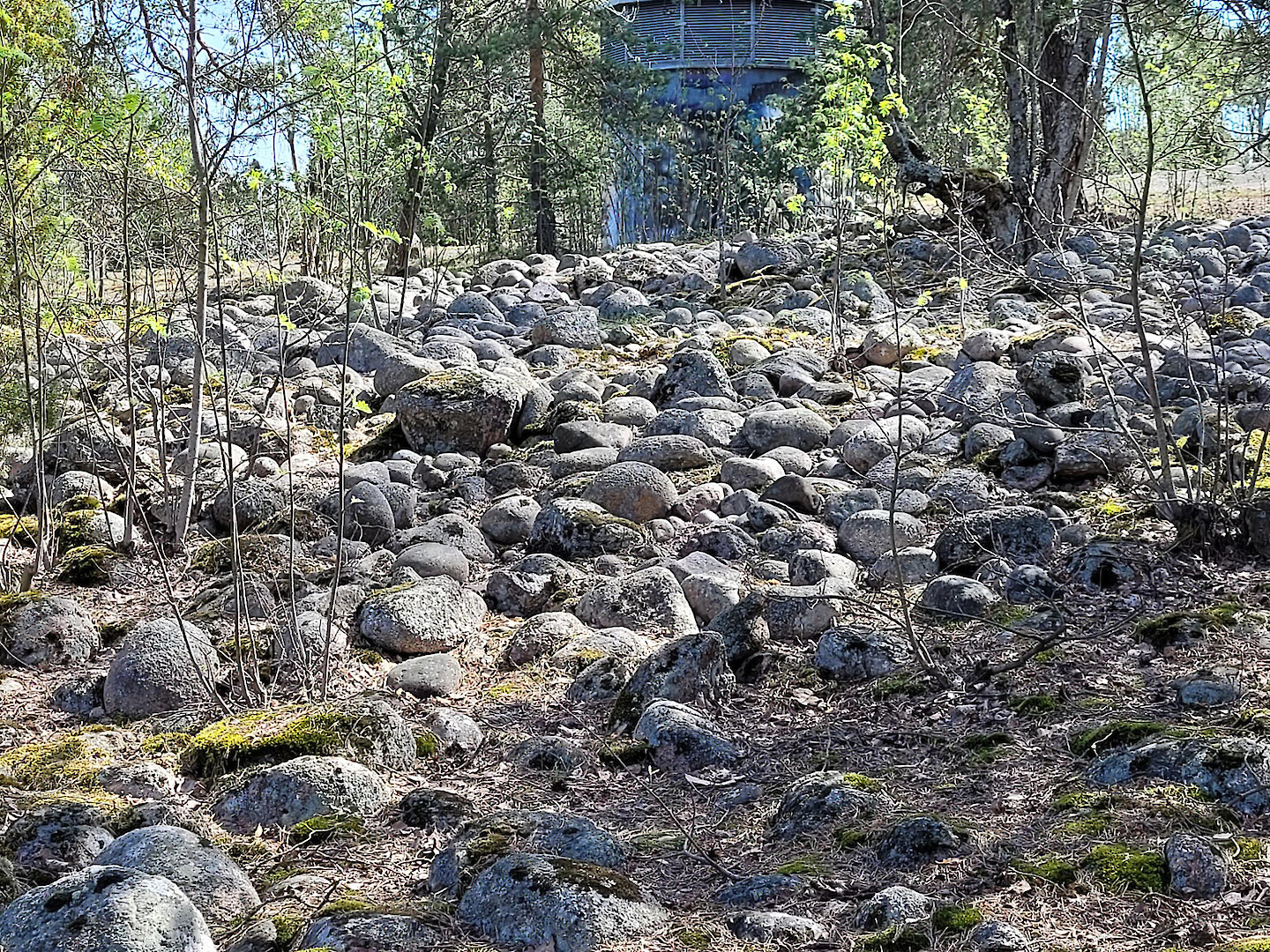 jakom-en-alppikyl-n-kotikaupunkipolku-tunturilatu